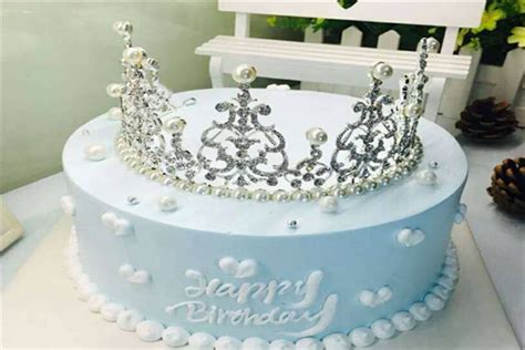 爆款儿童生日蛋糕皇冠摆件 烘焙蛋糕装饰皇冠 水钻珍珠皇冠批发-阿里巴巴