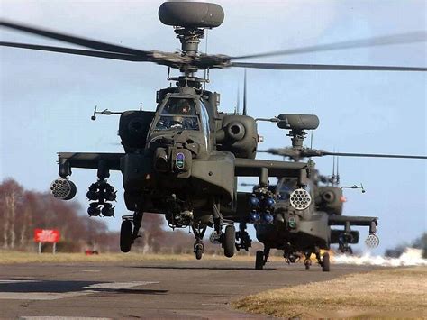 我军直20直升机机动性远超黑鹰：发动机功率高出20%_手机新浪网