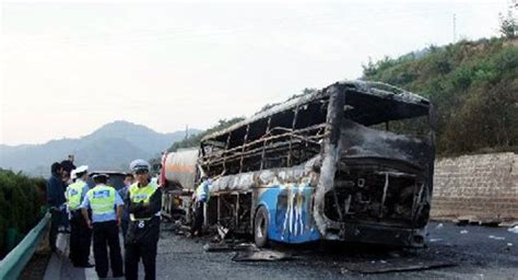 延安特大交通事故36人亡 20名遇难者名单公布(组图) - 青岛新闻网