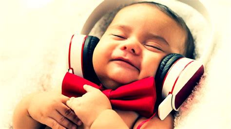 Is It Safe to Sleep with Headphones on When Listening to Music? - Zesty ...