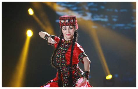 迪丽热巴民族舞造型超惊艳，一袭红裙明媚动人是异域公主呀_高清1080P在线观看平台_腾讯视频