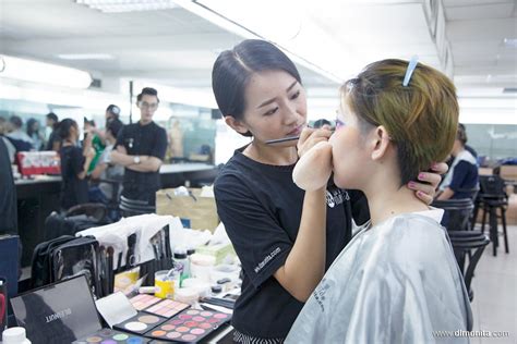 专业化妆师教您如何打造完美妆容-百度经验