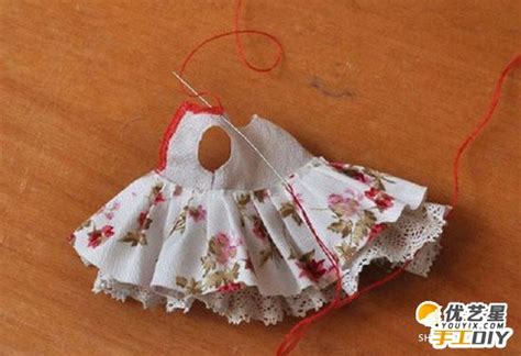 手工制作娃娃裙子步骤,给布做裙子的,芭比衣服图纸程_大山谷图库