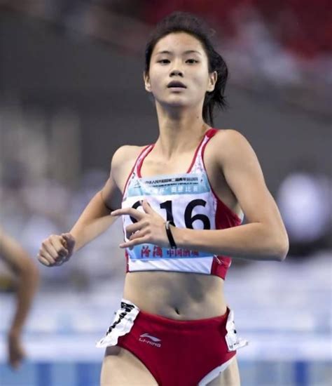 中国田径最强中学生！16岁夏思凝生理期破纪录，清华北大争相抢她