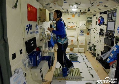人民画报—影像记录中国航天员群体
