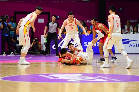 2018雅加达亚运会男篮1/4决赛，中国男篮红队98-63大胜印尼男篮