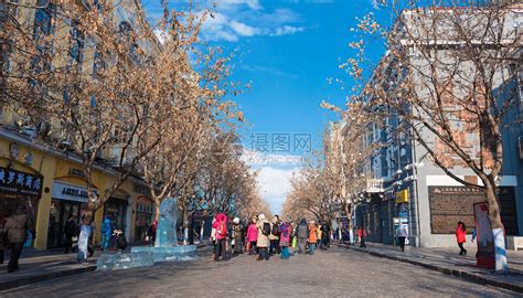 2024来哈尔滨必须要逛逛中央大街的说这是哈尔滨最著名的也是全国比较知名的步行街整条街两旁都是俄式..._中央大街-评论-去哪儿攻略