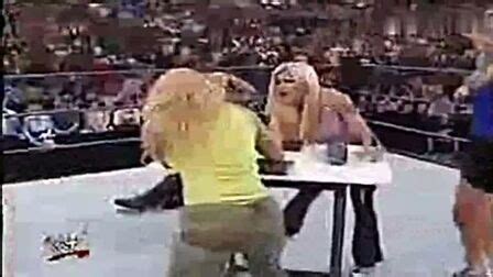 TNA的女子摔角手真是拼，女子也能打梯子赛_腾讯视频