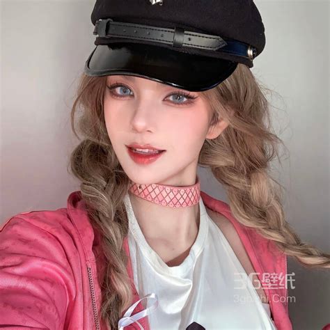 戴帽子发型甜美女生头像