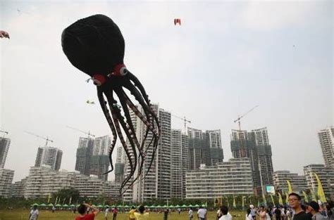 世界最长风筝亮相重庆武隆2015国际风筝放飞节_频道_凤凰网