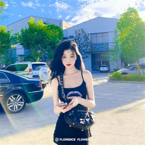 易梦玲头像甜美女生