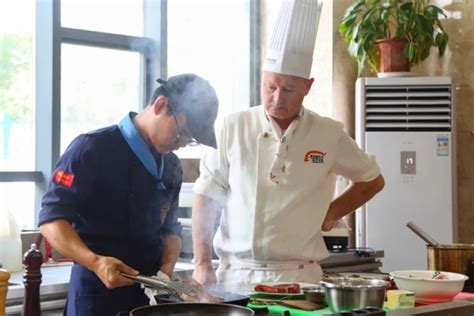 食品工程学院教师王萌获得“中国烹饪大师”荣誉称号-党委宣传部