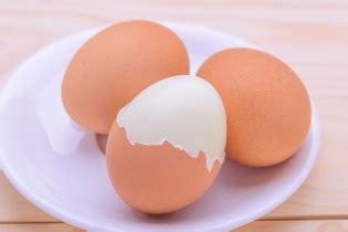 煮鸡蛋，蛋壳破裂还有蛋液流出？掌握2个技巧 个个完整，鲜嫩好剥壳|鸡蛋|蛋壳-美食·BAIZHI-川北在线