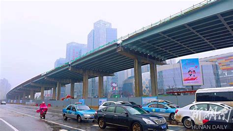 长沙湘府路快速化改造工程韶山路以西段钢梁架设实现贯通 - 焦点图 - 湖南在线 - 华声在线