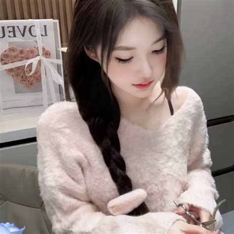 半扎短发甜美女生头像