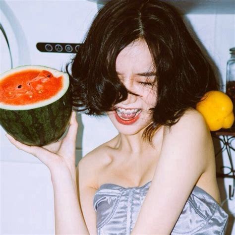 大笑头像女生温柔真人