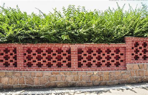 用红砖砌护栏花样图,阳台砌砖效果图,简单砖砌花坛_大山谷图库