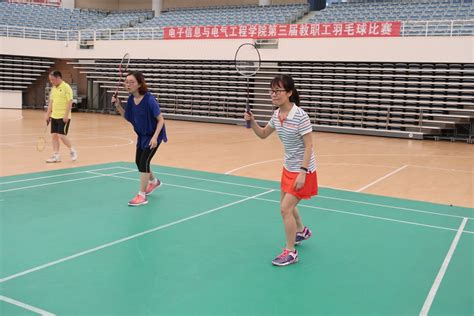 微纳电子学系积极参加电院第三届教职工羽毛球比赛