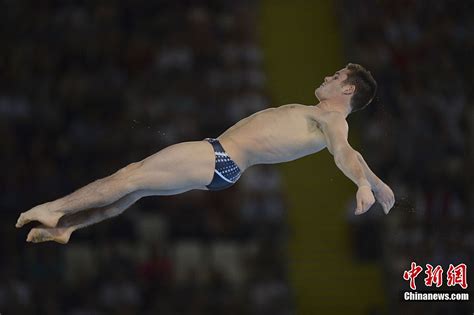 奥运男子跳水十米台决赛 参加选手跳水表情各异-中新网
