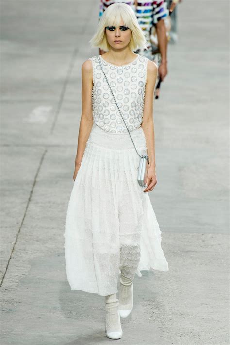 Chanel（香奈儿）巴黎2014春夏系列时装秀-服装-金投奢侈品网-金投网