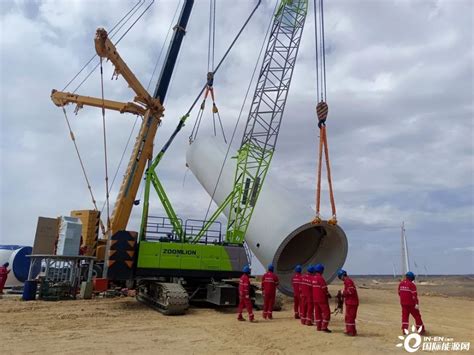 新疆三一哈密十三间房50兆瓦风电项目首套塔筒顺利吊装-国际风力发电网