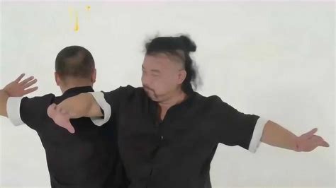 仇宝龙展示八极拳绝技“铁山靠”一般人撞上基本就废了_腾讯视频