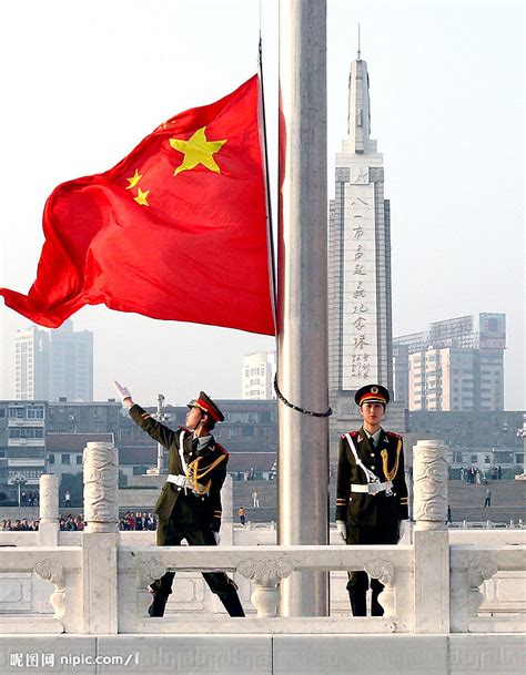 北京天安门广场升旗仪式迎接2021|升旗仪式|北京天安门广场|五星红旗_新浪新闻