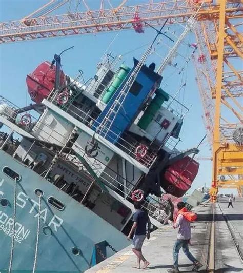 突发！一艘新造渔船下水侧翻-广东省船舶工业协会