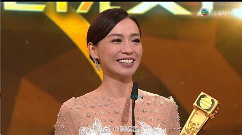 TVB千星辉颁奖典礼！香港女星大型红毯秀，这些造型值多少分？__凤凰网