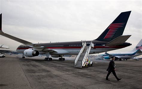 特朗普私人飞机在纽约机场与另一飞机相撞 - 2018年11月29日, 俄罗斯卫星通讯社
