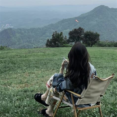 温柔旅行女生头像真人