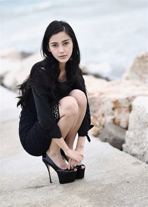 Angelababy的脚图片