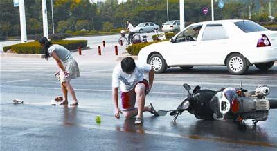 武汉千米道路被洒润滑油 30多辆摩托车滑倒(图) 世相万千 烟台新闻网 胶东在线 国家批准的重点新闻网站