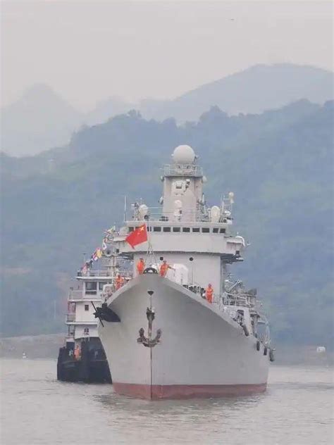 退役珠海舰过境重庆涪陵 市民争相一睹英姿风采-图片频道