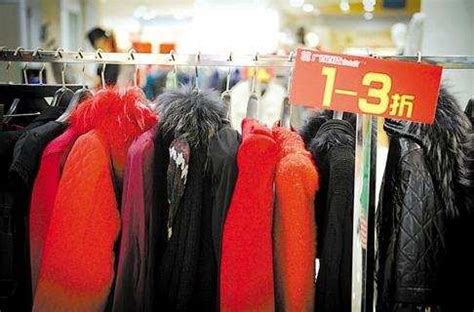 探秘实拍：中国最大的服装尾货批发市场！广州昌岗100块能买3件名牌 - 知乎