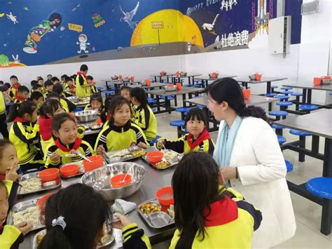 小礼仪，大文明 —南京河西外国语学校小学部专项主题教育之文明用餐
