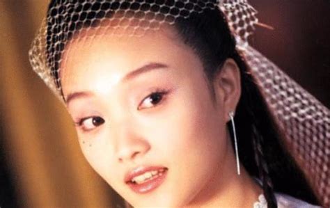 李小璐是怎么成名的 她凭借天浴成为最年轻影后_秀目网