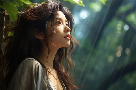 甜美女生森林头像图片