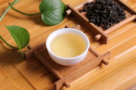 与师父喝茶的时光：并不是所有的茶都是人走茶凉