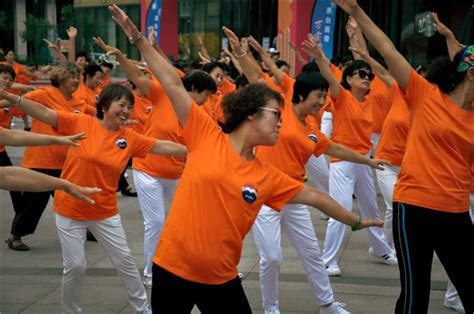 热生活：广场舞大妈跳出幸福感 江边绿化广场凸显开发商良知 - 品牌 - 凯乐国际城 - 华声在线专题