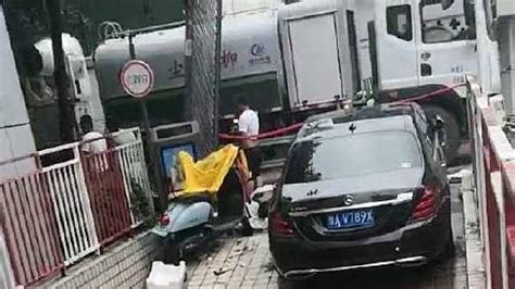 郑州奔驰车主回应堵车库：我没有一点责任_凤凰网视频_凤凰网