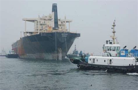 大连引领无动力30万吨油轮（图）-海运新闻-锦程物流网