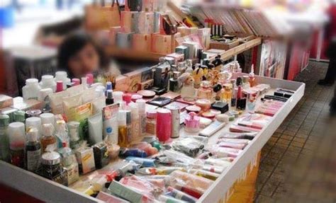 性价比较高的化妆品展柜定做多少钱？【宜佳展示】