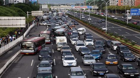 中国破纪录的一次堵车，100公里高速堵了22天，3万司机被困路上！|堵车|司机|高速公路_新浪新闻