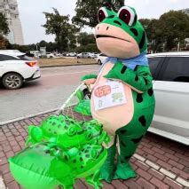 卡通搞笑充气青蛙人偶服装抖音同款户外卖崽蛙子街头行走布偶头套-阿里巴巴
