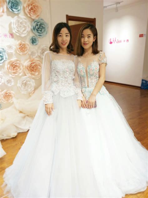 最近的两个闺蜜来试穿婚纱，被惊艳到了 - 结婚论坛【婚礼纪】