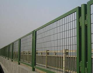 厂家直销高速公路双边丝护栏网道路护栏河道防护网圈地围网定做-阿里巴巴
