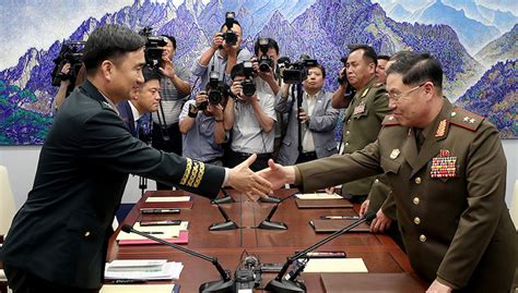 韩朝举行将军级会谈 讨论解除板门店共同警备区武装|界面新闻 · 天下