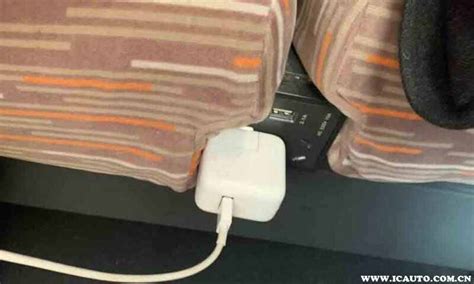 火车卧铺有充电的地方吗，火车上卧铺有充电的地方吗