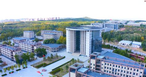 《内蒙古新闻联播》中，我院老师接受采访-鄂尔多斯应用技术学院